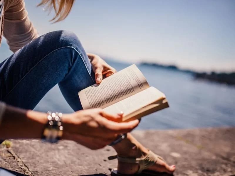 Czy literatura uczy człowieka jak żyć? Odkryj jej moc w życiu