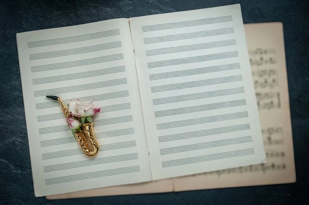 Muzyka jest jak cytaty – jak wyraża emocje i inspiruje lepiej niż słowa